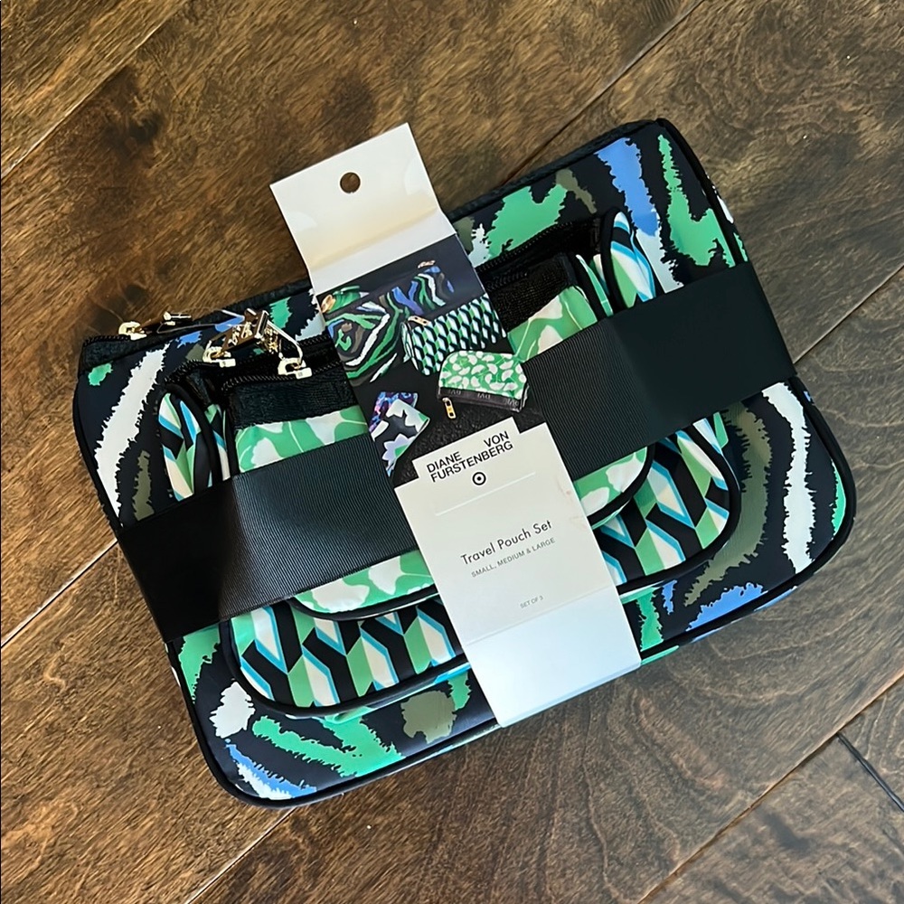 Diane Von Furstenberg Green and Blue Travel Bag Set